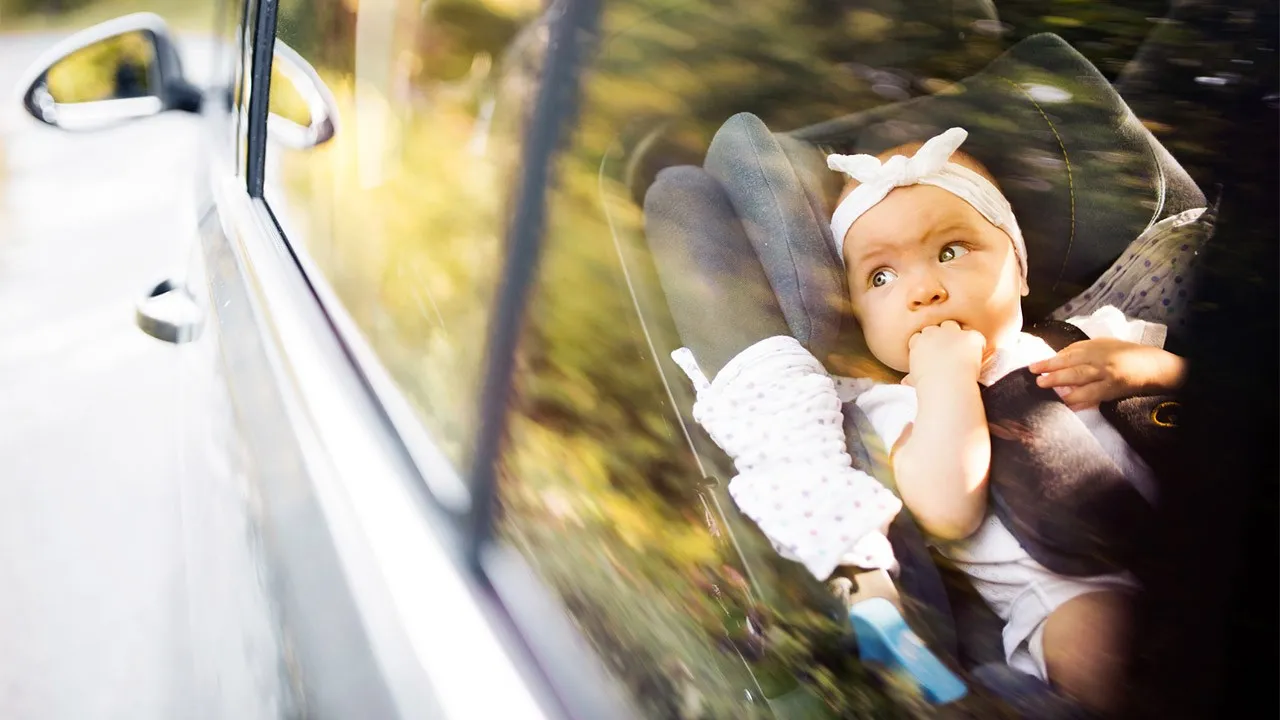 Bebekle araba yolculuğu yaparken nelere dikkat etmeli? Bebek seyahat  çantası listesi