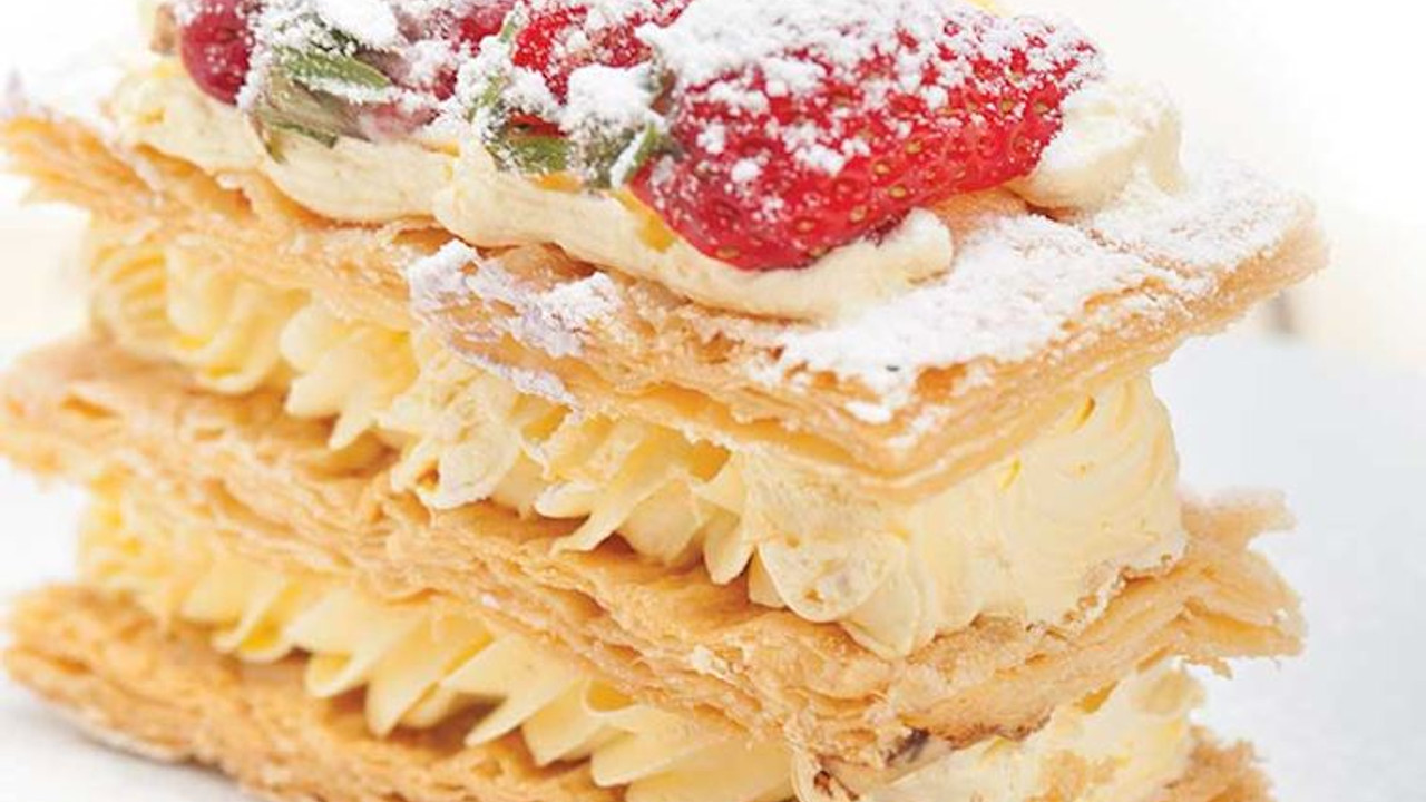 Çilekli milföy pasta