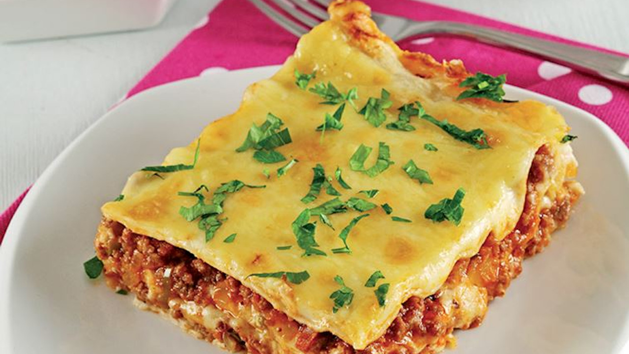 Лазанья с фаршем рецепт классический в духовке. Buitoni Lasagne лазанья. Лазанья с сыром и сметаной. Лазанья яичница. Тесто для лазаньи.