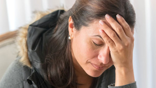 Uykusuzluk mu baş ağrısına, baş ağrısı mı uykusuzluğa neden olur?