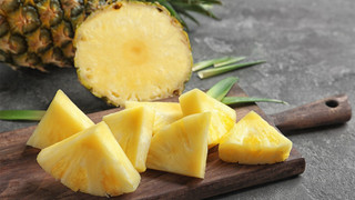 Ananas nasıl soyulur? 4 kolay adımda ananas kesme yöntemi (Video)