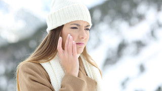 Kış aylarında yüzde sık görülen 3 hastalık: Seboreik egzama, gül ve akne hastalıkları
