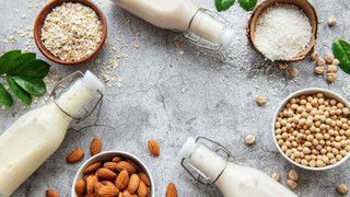Tam ayarında 7 vegan süt tarifi: Yulaf, kaju, badem, fındık, pirinç, Hindistan cevizi ve soya sütü tarifleri bitkisel süt sevenlere