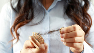 Saç dökülmesinin altında hangi hastalıklar yatıyor? Hangi önlemleri almak gerekir?