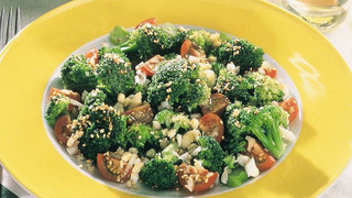 Susamlı brokoli salatası