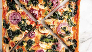 Hafta sonlarının vazgeçilmezi: Tavada pratik pizza