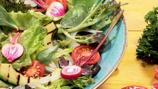 Izgara avokado salatası: Hem pratik hem lezzetli