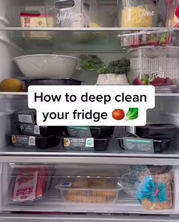Buzdolabını 3 adımda nasıl temizlediğini ve rafları silmek için kullandığı ucuz çözümü açıklıyor - Resim : 1