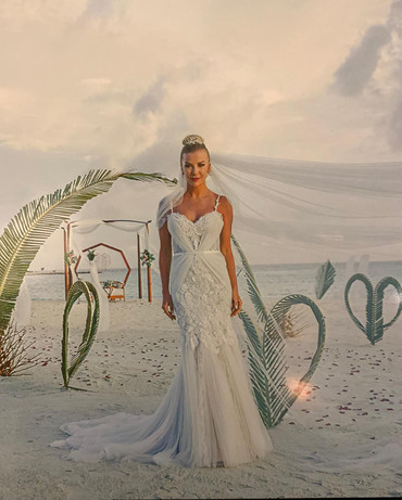 Ivana Sert, Sezer Dermenci ile Maldivler'de evlendi: Nikah için iki farklı gelinlik tercih etti - Resim : 1
