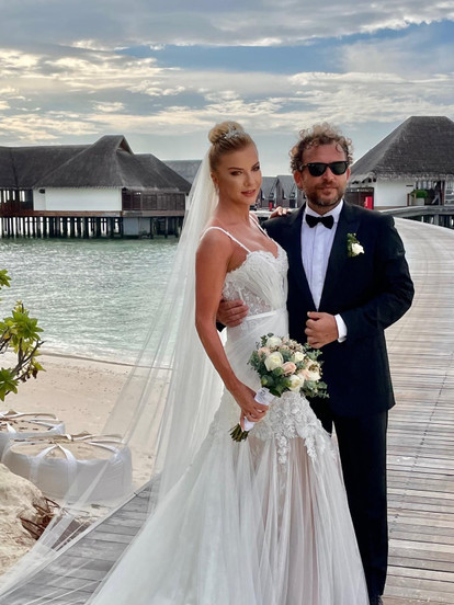 Ivana Sert, Sezer Dermenci ile Maldivler'de evlendi: Nikah için iki farklı gelinlik tercih etti - Resim : 3