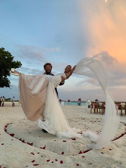 Ivana Sert, Sezer Dermenci ile Maldivler'de evlendi: Nikah için iki farklı gelinlik tercih etti - Resim : 6