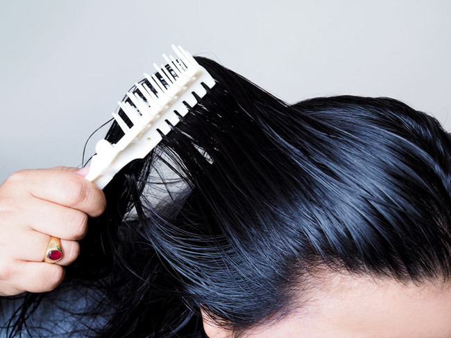 Yağlı saç neden olur? Saç yağlanması ile baş etmenin yolları - Resim : 1