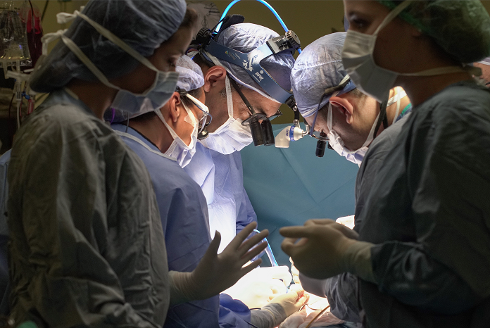 Cezayir’de yapışık ikiz olarak doğan kız bebekler 9 saat  süren ameliyatla ayrıldılar - Resim : 1