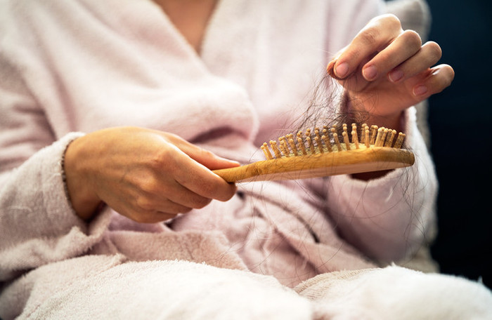 Doğum sonrası saç dökülmesi neden olur, ne zaman geçer? Doğum sonrası saç dökülmesi için tavsiyeler - Resim : 1