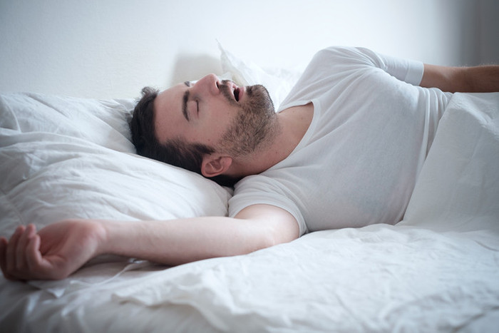 Tıkayıcı uyku apnesi nedir, belirtileri neler? Tıkayıcı uyku apnesi tedavisi nasıl olur? - Resim : 1
