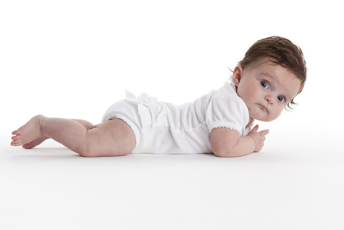 Yenidoğan bebeklerin yüz üstü (tummy time) yatmasının faydaları - Resim : 1