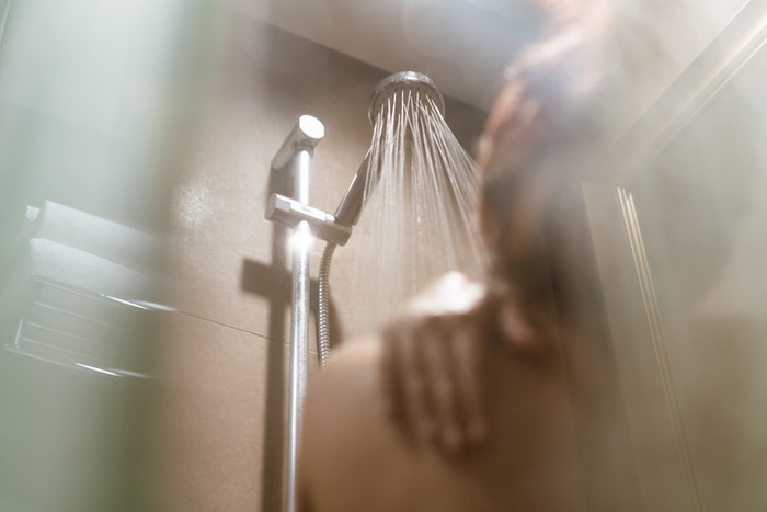 Dermatologlara göre cildinizi mahveden 7 duş hatası - Resim : 1