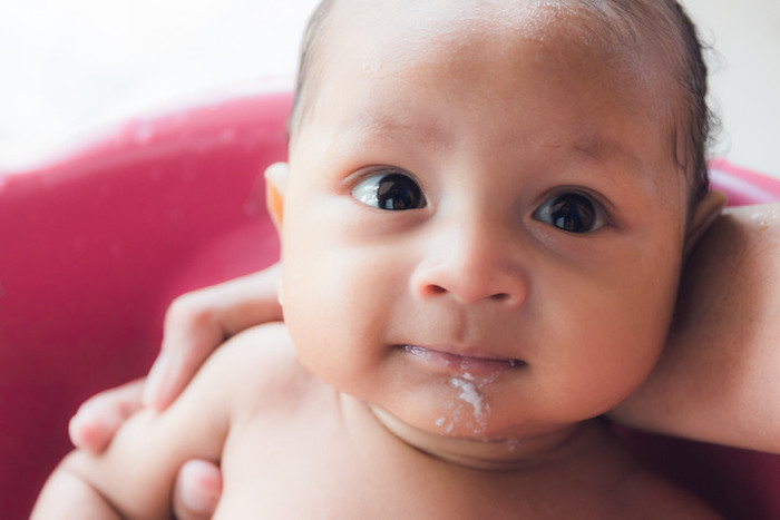 Bebeklerde kusma neden olur? Bebeklerde kusmaya ne iyi gelir? 7 soruda bebeklerde kusma - Resim : 1