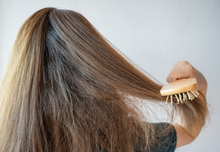 Kış saç bakımı: Kuru saç derisinden kurtulmanın 7 doğal yolu - Resim : 1
