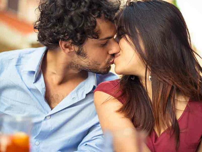 Nasıl iyi öpüşülür? İyi öpüşmek için 30 öneri - Resim : 2