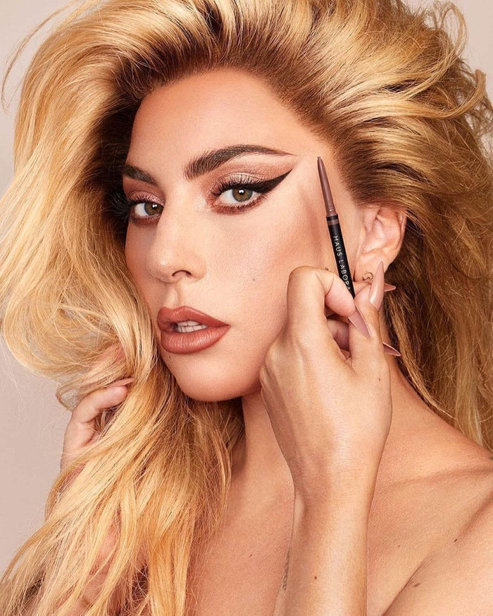 Bu anın geleceğini biliyorduk! Lady Gaga müthiş kaşları ile kaş kalemi koleksiyonunun yüzü oldu - Resim : 3