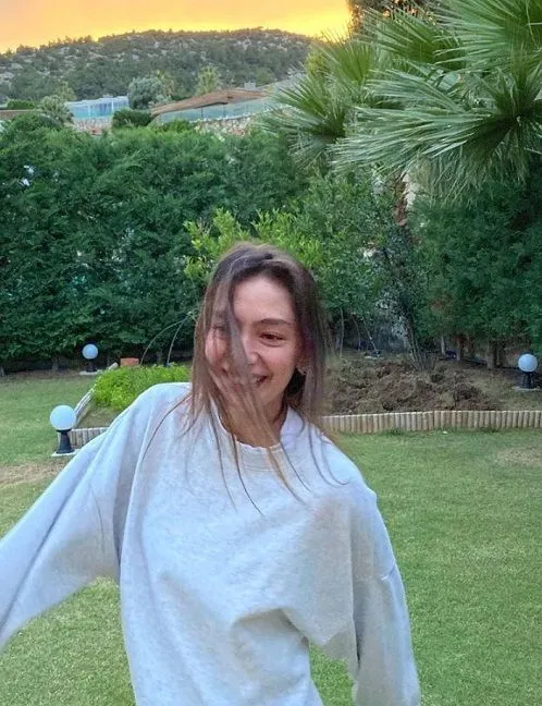 Neslihan Atagül paylaştı, 1.3 milyon beğeni aldı: Peki, Neslihan Atagül kimdir? Yakından bakalım...