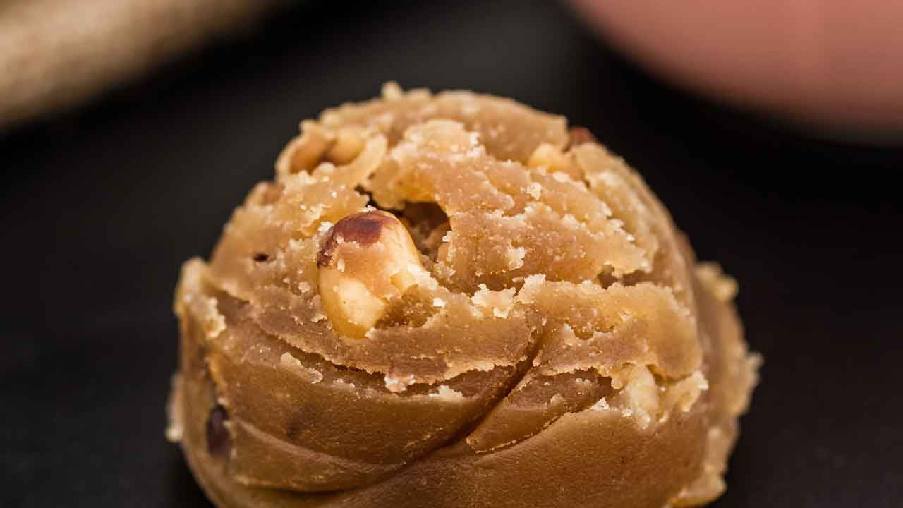 Şerbetli tatlıların vazgeçilmezi: Şerbetli Fındıklı Un Helvası