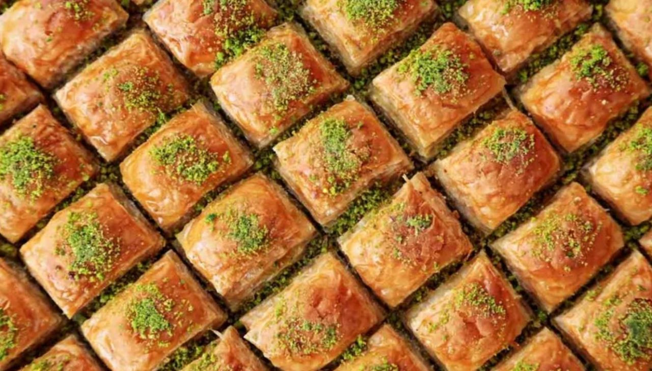 Bayram tatlıları: Misafirlerinize ikram edebileceğiniz birbirinden lezzetli 10 bayram tatlısı tarifi