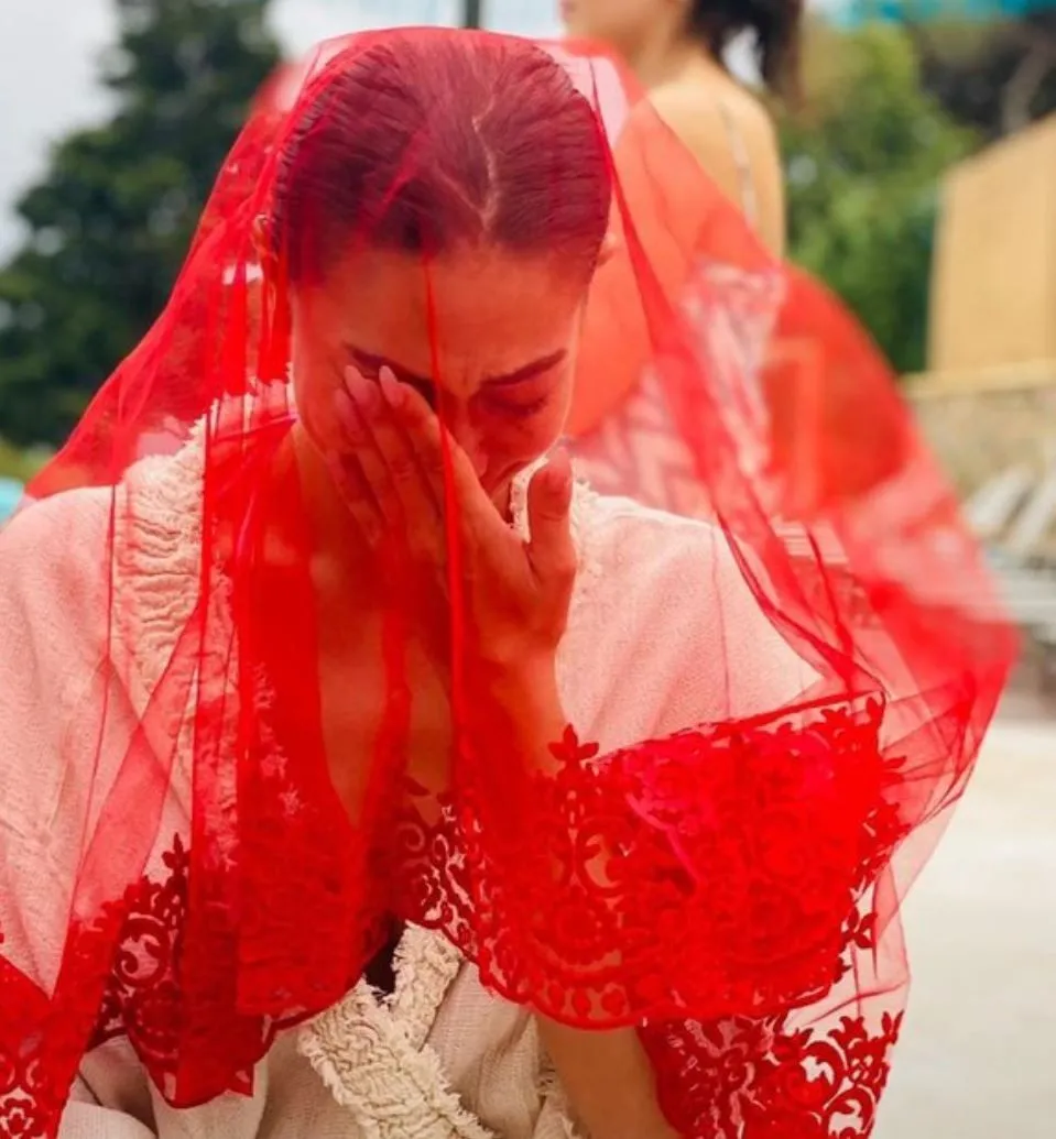 Demet Özdemir’den kına gecesi! Gözyaşlarına hakim olamadı