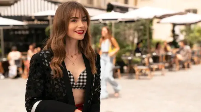 Oh La, La, La! Emily in Paris geri dönüyor! 3. sezondan ilk kareler geldi