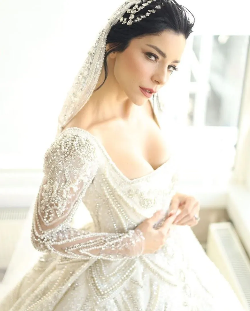 Merve Boluğur ve Mert Aydın evlendi! İşte düğünden tüm ayrıntılar