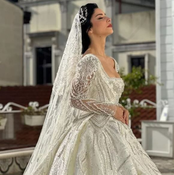 Merve Boluğur'un düğününden ayrıntılar! İşte Merve Boluğur'un gelinliği ve yorumlar