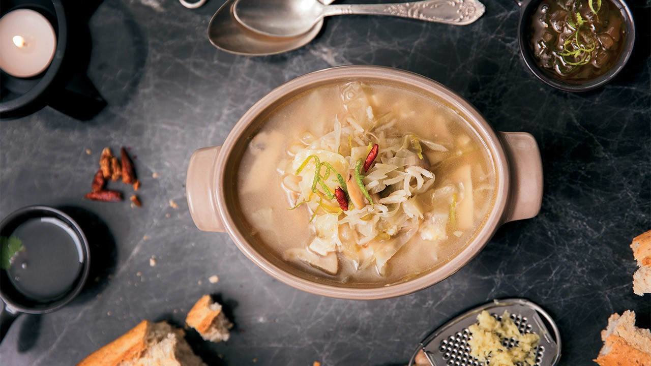 Acılı ve ekşili lahana çorbası tarifi nasıl yapılır?
