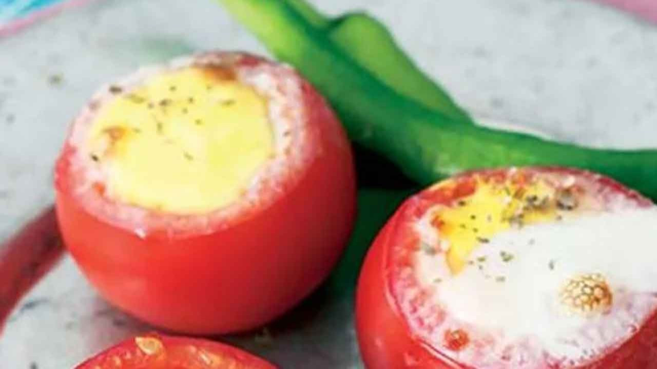 Fırında yumurtalı domates tarifi nasıl yapılır?