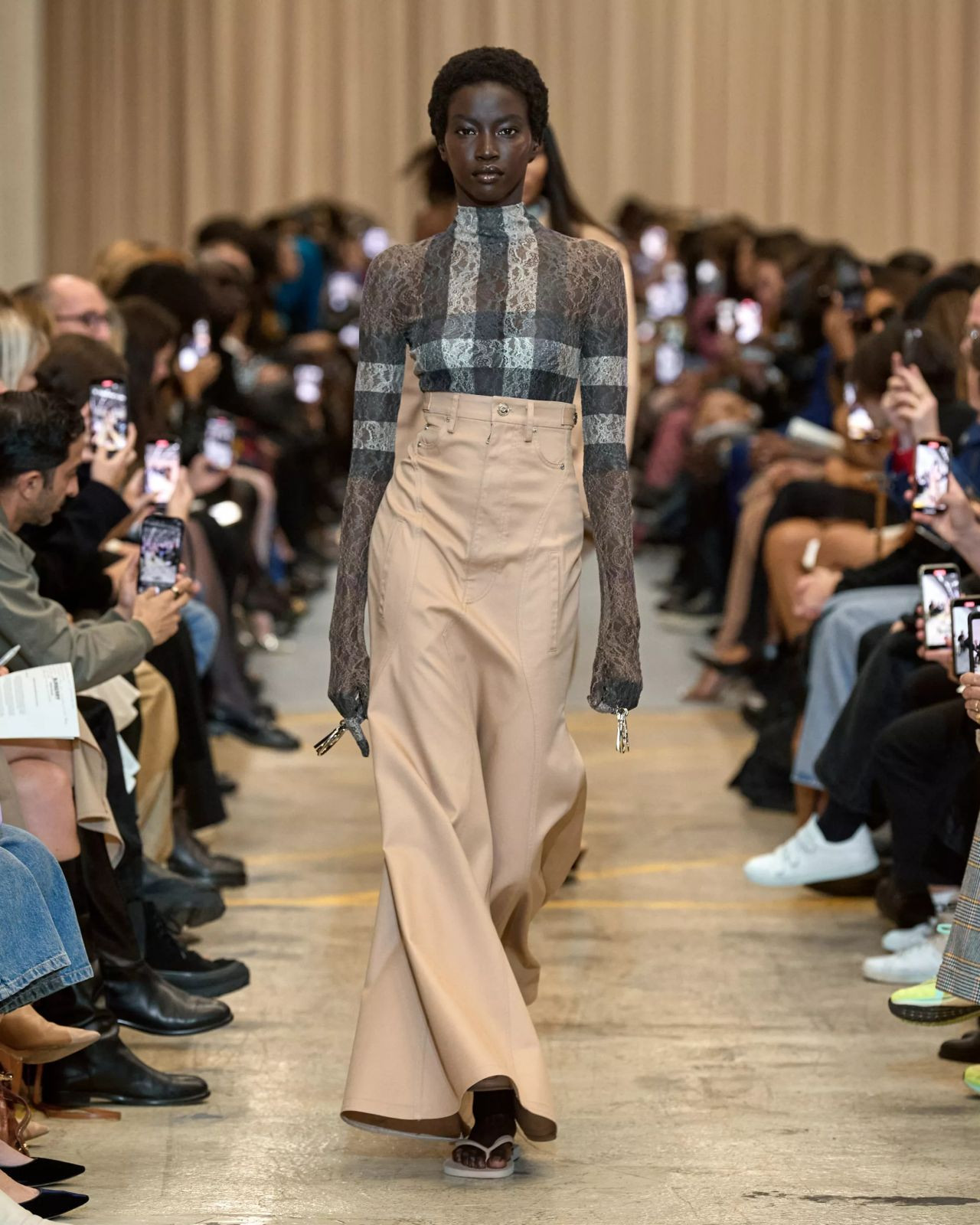 Burberry İlkbahar/Yaz 2023 koleksiyonu