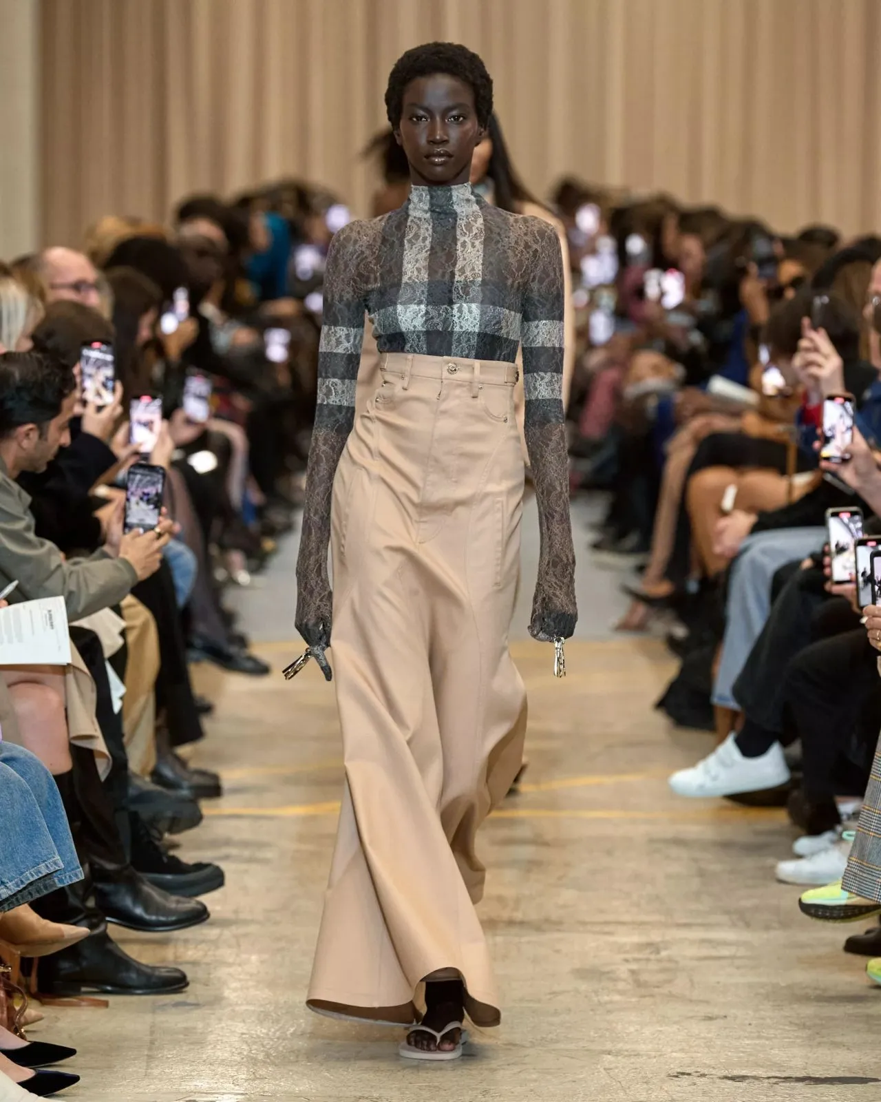 Burberry İlkbahar/Yaz 2023 koleksiyonu