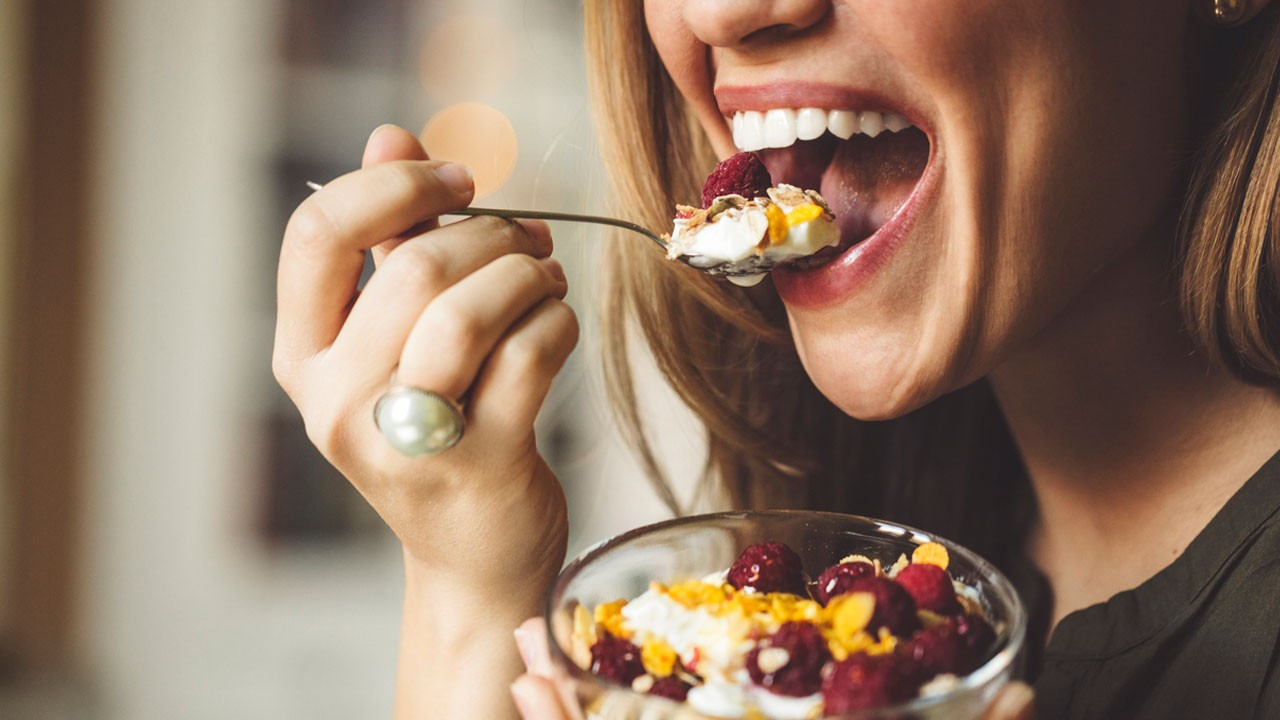 Dişleriniz için şaşırtıcı derecede kötü olan 5 yiyecek