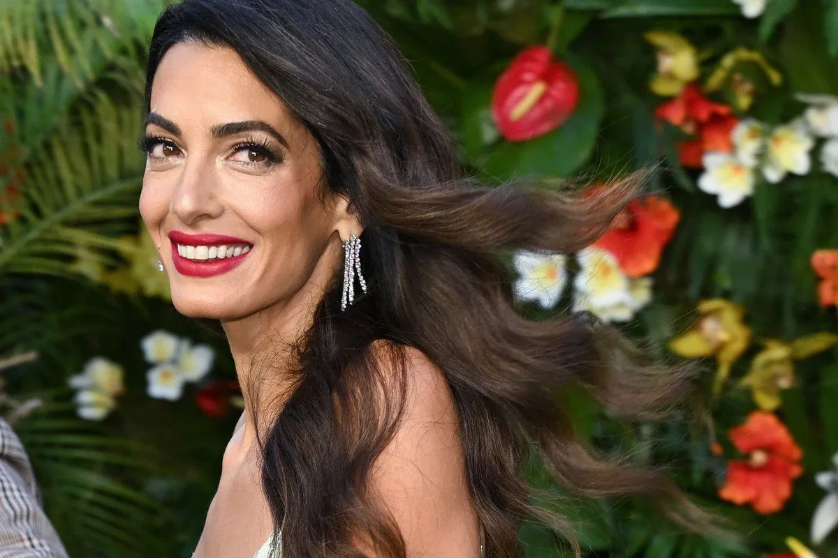 Amal Clooney'nin trikoloğundan iyi bir saç için 4 öneri