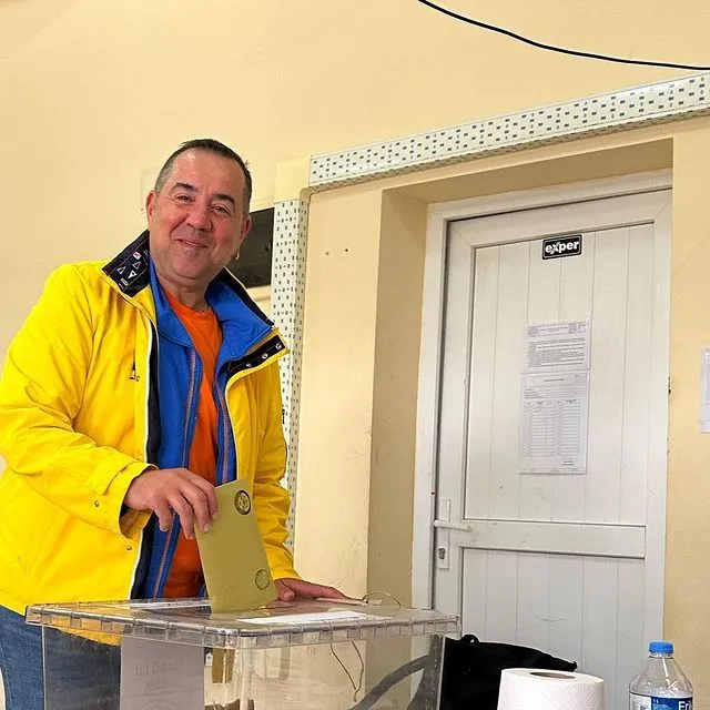 Ünlüler böyle oy kullandı