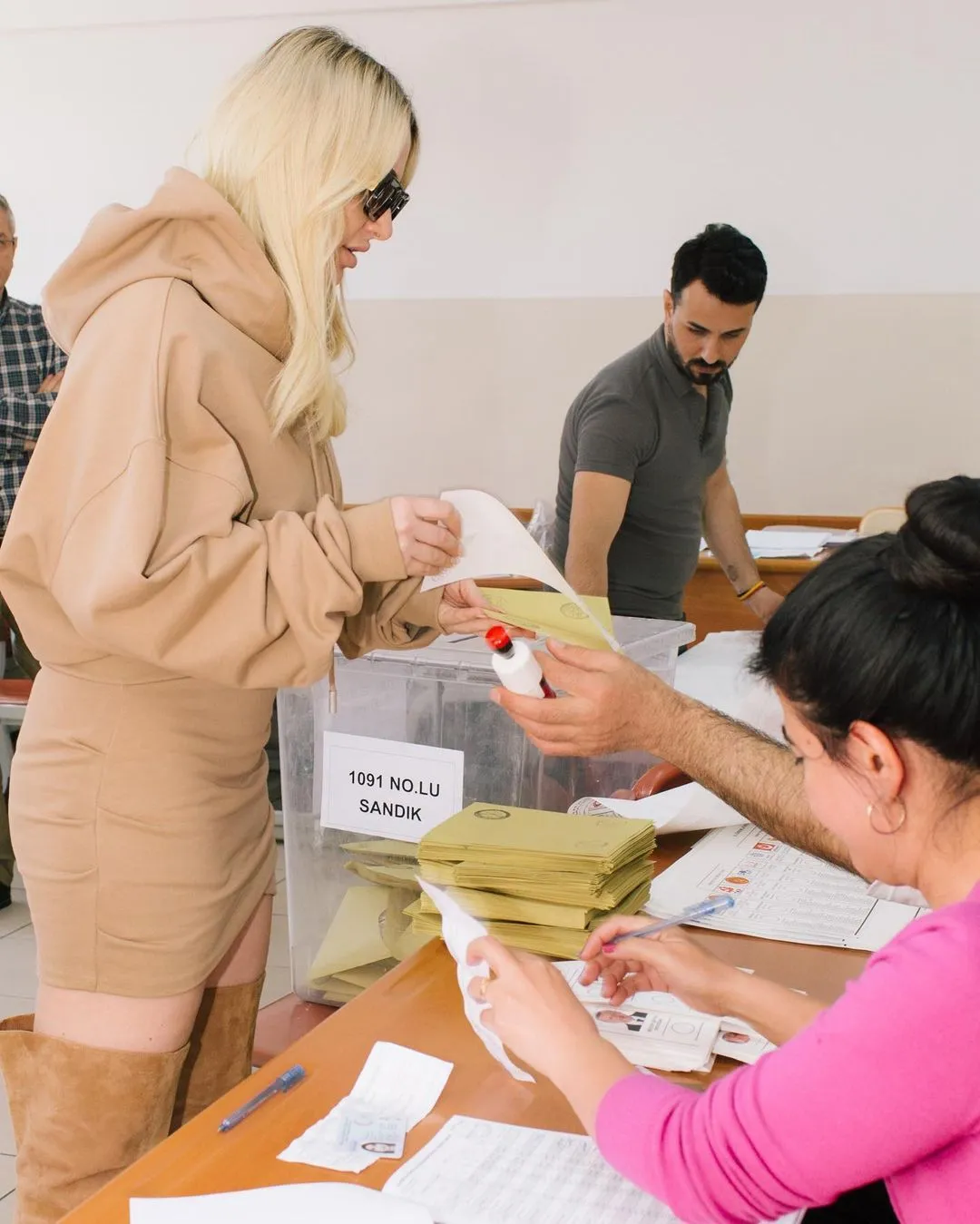 Ünlüler böyle oy kullandı