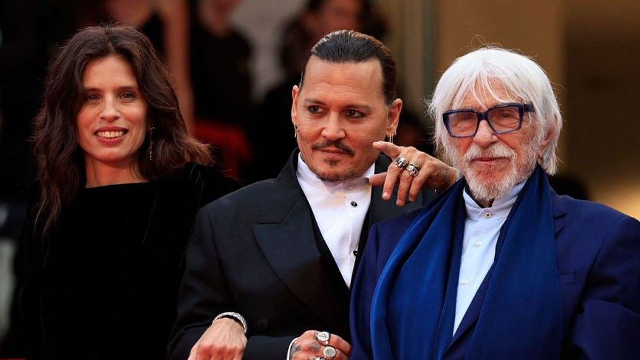 Johnny Depp, Cannes'da 7 dakika boyunca ayakta alkışlandı