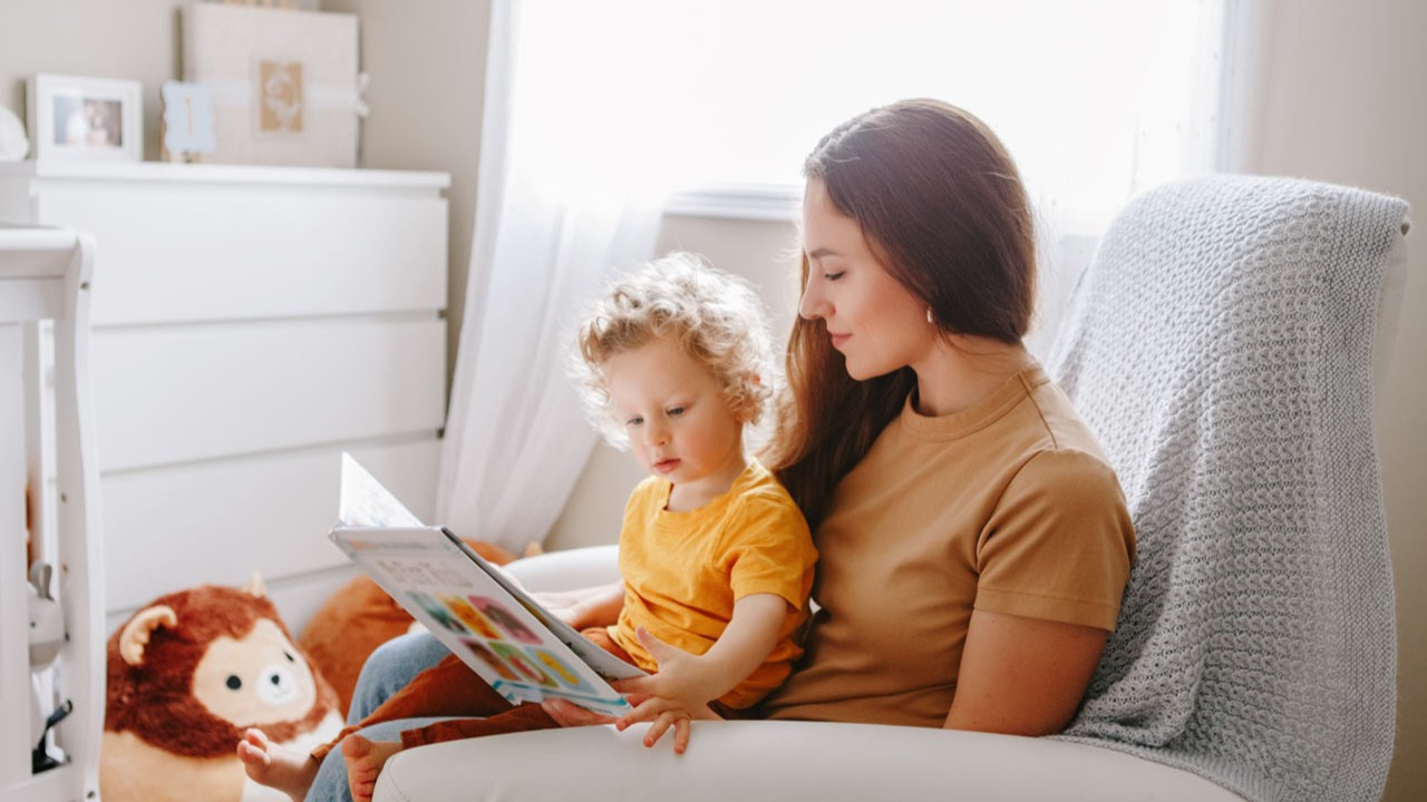 Çocuklara kitap okumanın faydaları ve kitap okumanız için 6 neden