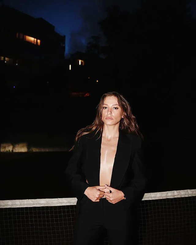 Yılın stil sahibi kadın oyuncusu: Serenay Sarıkaya