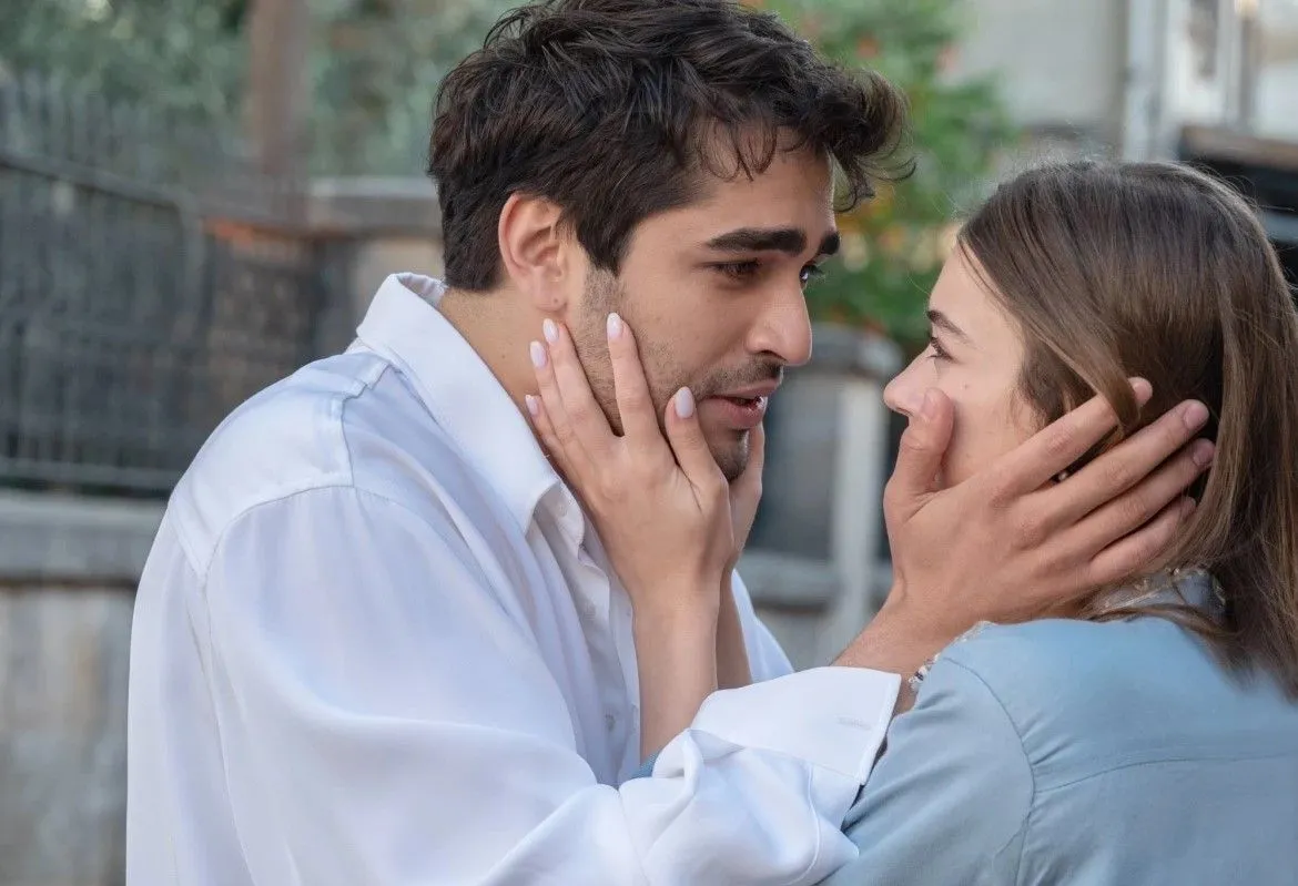 Yalı Çapkını'nın Ferit'i Mert Ramazan Demir'den tatil pozları