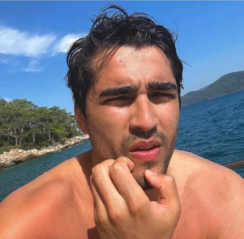 Yalı Çapkını'nın Ferit'i Mert Ramazan Demir'den tatil pozları