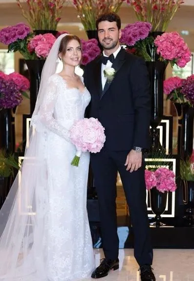 Eda Ece'nin gelinliğini Zuhair Murad kendi sayfasında paylaştı