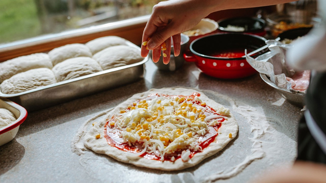 Evde lezzetli bir pizza yapmak için 11 ipucu