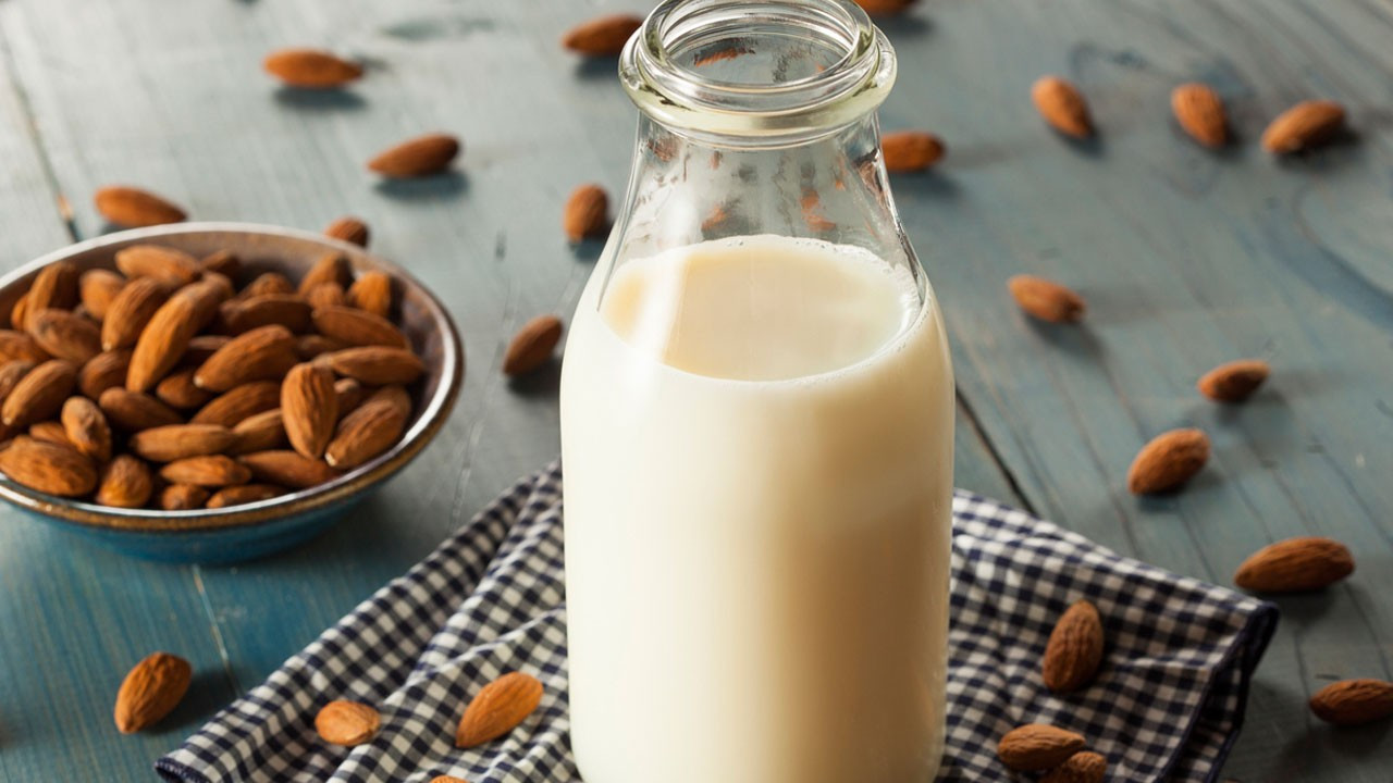 Badem sütü tüketmeye devam etmeniz için 7 neden