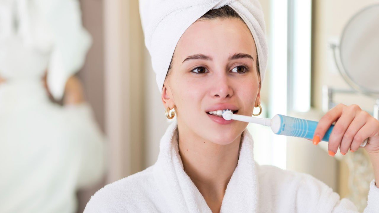 Elektronik diş fırçaları dişleriniz için daha mı yararlı?