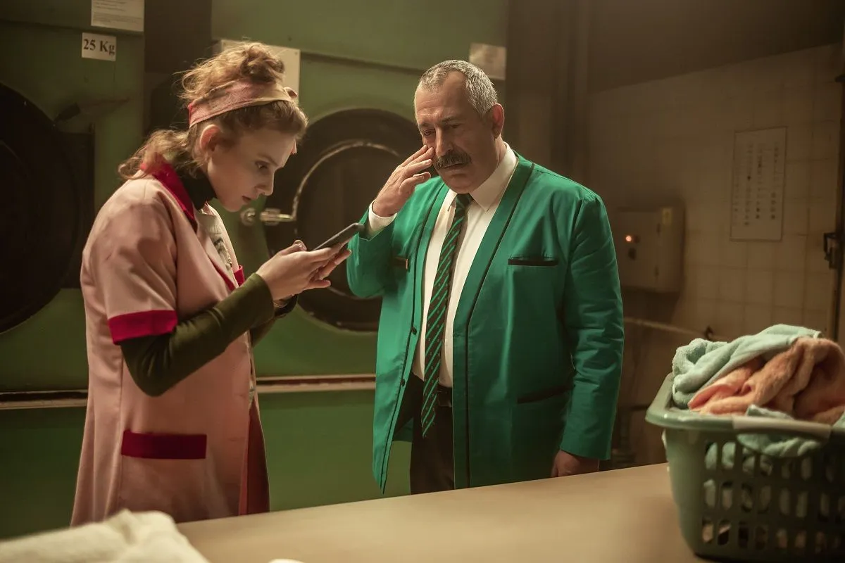 Netflix, Cem Yılmaz imzalı Do Not Disturb için ilk görselleri ve fragmanı paylaştı